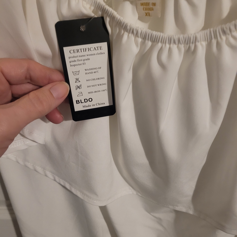 Elegant White Ruffle Blouse - Picture 3 of 6
